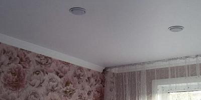 Матовый натяжной потолок в спальню